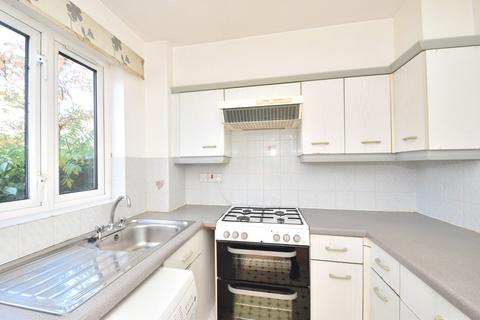 32 Parry Drive, Weybridge, KT13 0UU