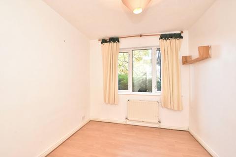32 Parry Drive, Weybridge, KT13 0UU