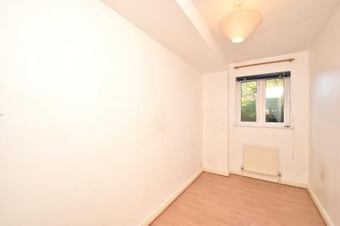 32 Parry Drive, Weybridge, KT13 0UU