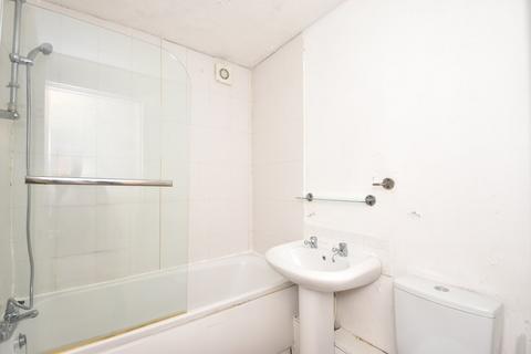 32 Parry Drive, Weybridge, KT13 0UU