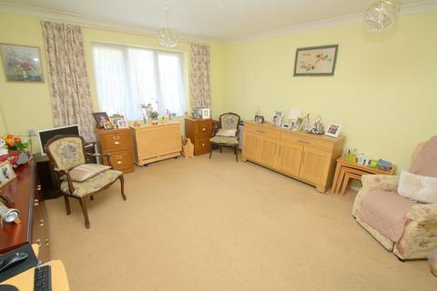 1 bedroom retirement property for sale, Farm Close, Staines-upon-Thames, TW18