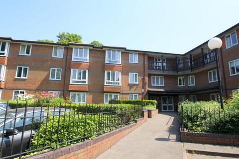 1 bedroom retirement property for sale, Farm Close, Staines-upon-Thames, TW18