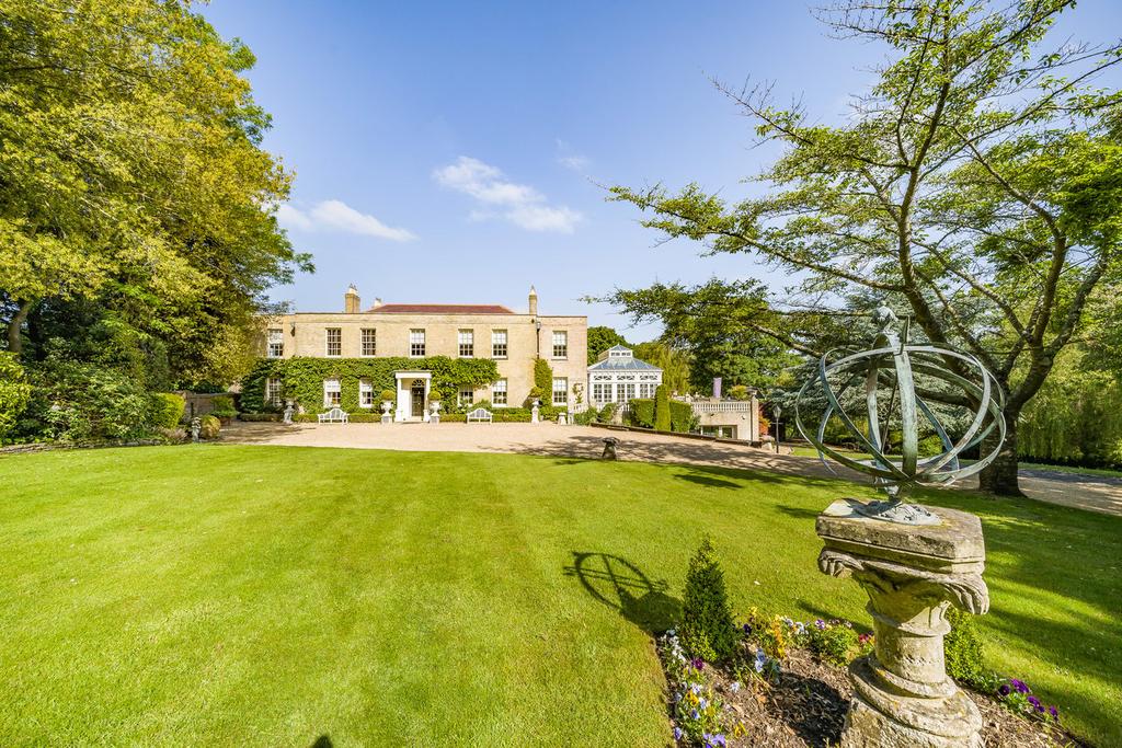 Throop Road, Throop, Bournemouth, BH8 7 bed detached house for sale £