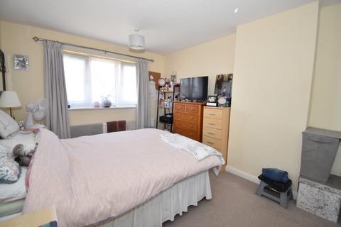 12 Garden Close, Exeter, EX2 5PA
