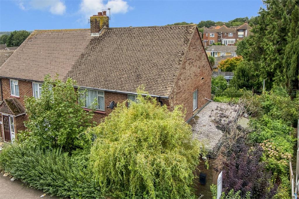 Mccarthy Avenue, Sturry, Canterbury, CT2 3 bed semidetached house £