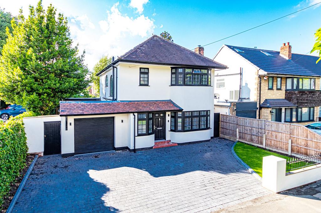 Woodsend Road, Flixton, Manchester, M41 3 bed detached house for sale