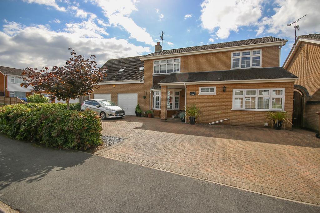 Little Walsingham Close, South... 4 bed detached house £450,000