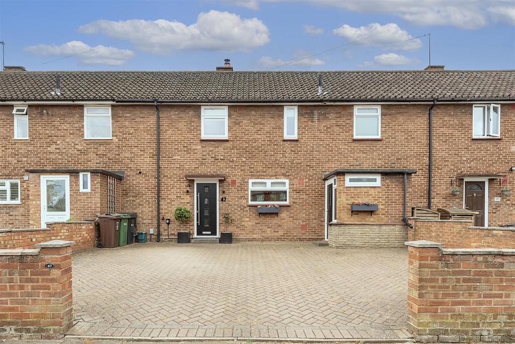 Maynard Drive, St. Albans 3 bed terraced house for sale £650,000