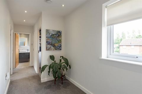 47 Maynard Drive, St Albans, AL1 2JX