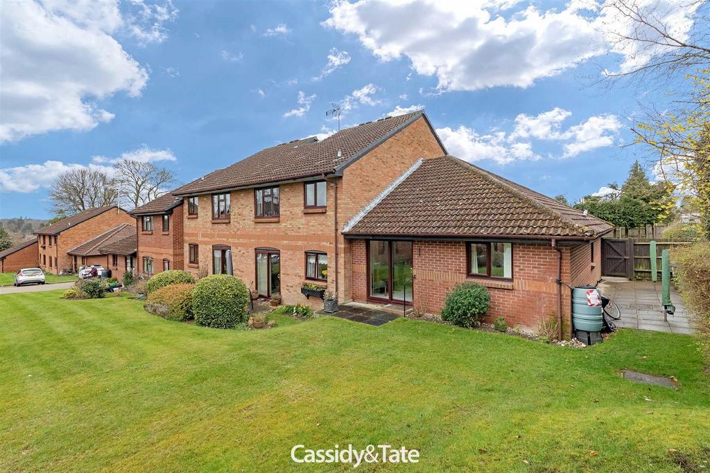 Four Limes, Wheathampstead 2 bed semidetached bungalow for sale £299,950