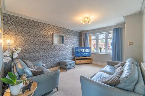 42 Harvest Close, Upper Gornal, Dudley, DY3 2HT