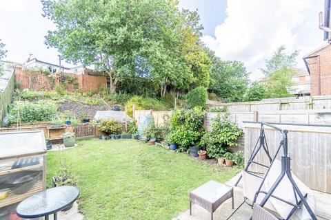 42 Harvest Close, Upper Gornal, Dudley, DY3 2HT