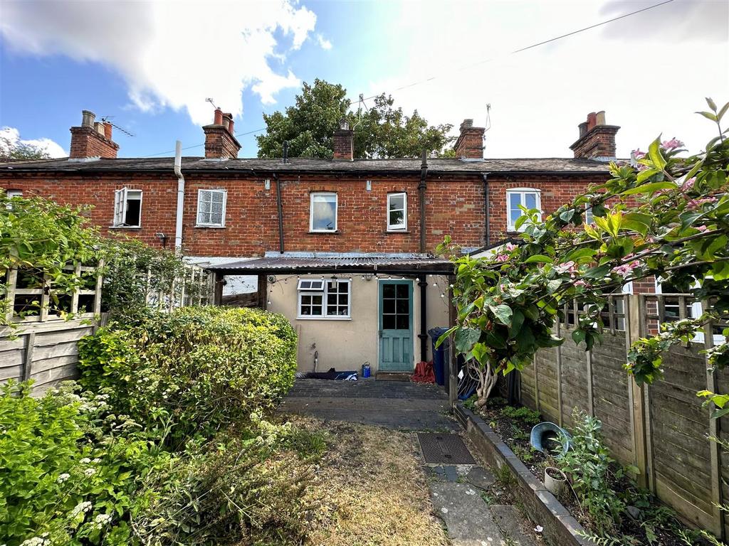 Coopers Terrace, East Street, Farnham 2 bed terraced house £350,000