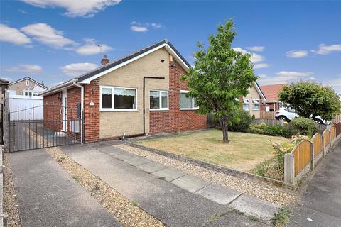2 bedroom bungalow for sale, Hollingthorpe Avenue, Hall Green, Wakefield, West Yorkshire, WF4