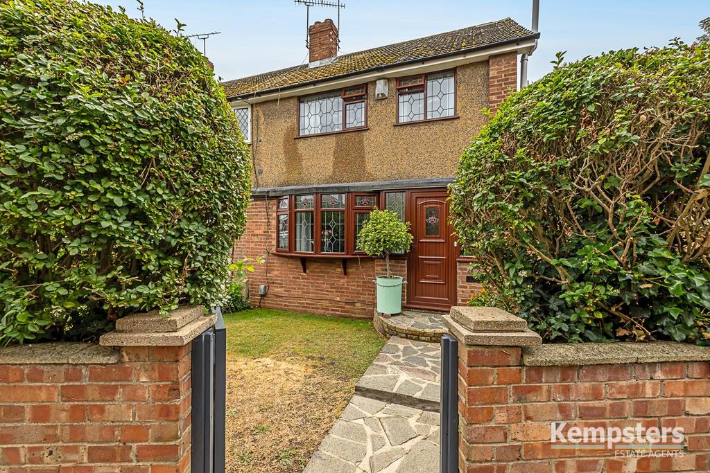 Elm Road, Aveley, South Ockendon 3 bed end of terrace house for sale £450,000