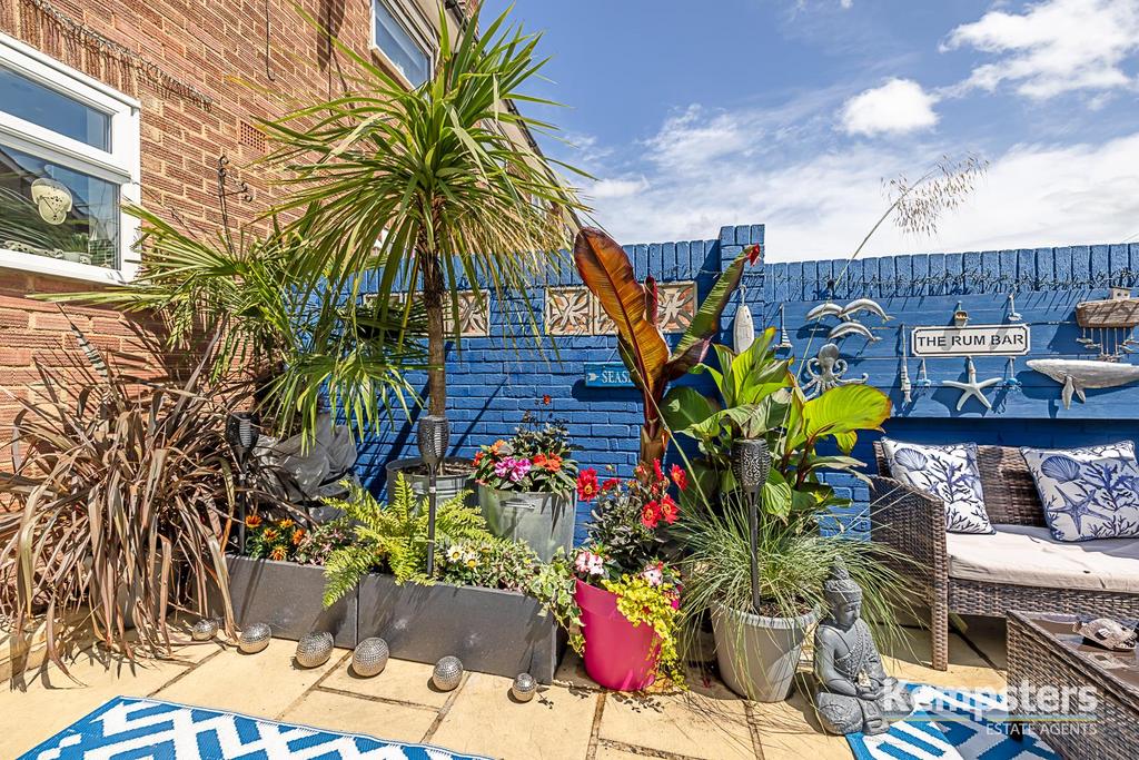 Rear Garden 10.jpg