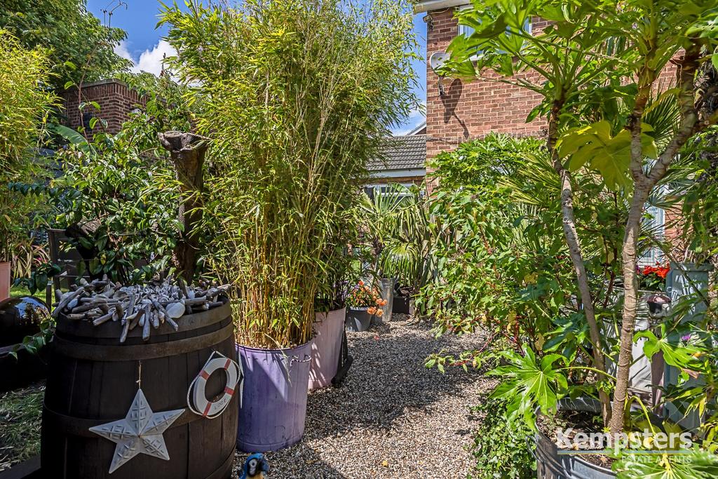 Rear Garden 9.jpg