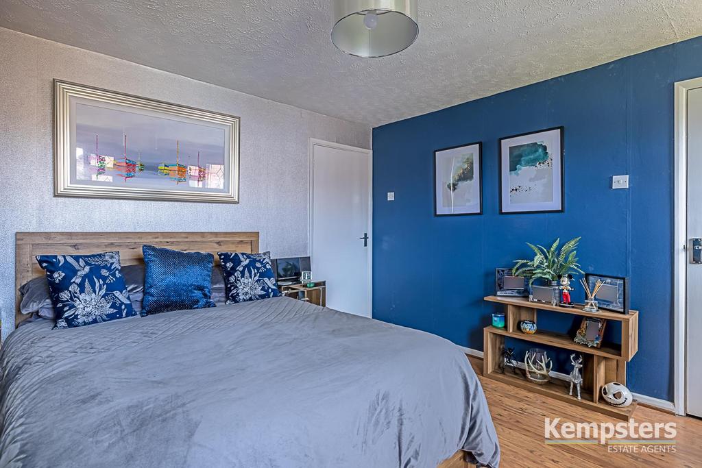 Bedroom 1 3rd.jpg
