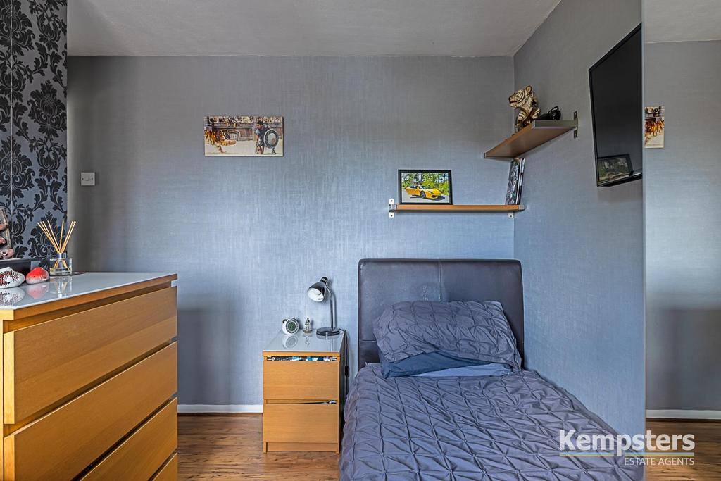 Bedroom 2 3rd.jpg