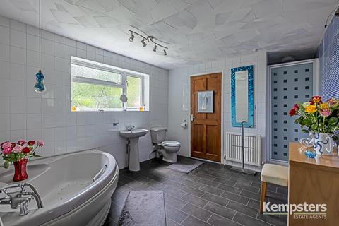 42 Elm Road, Aveley, South Ockendon, RM15 4SX