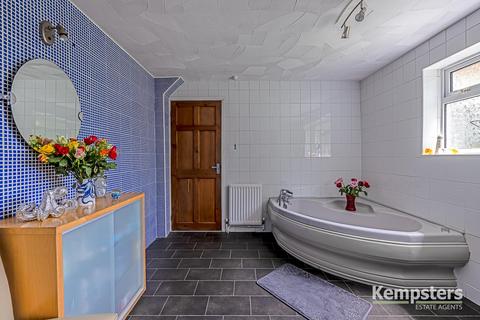 42 Elm Road, Aveley, South Ockendon, RM15 4SX