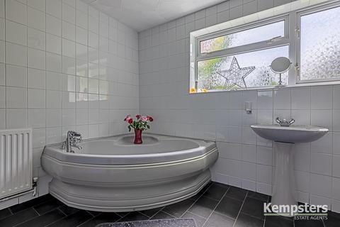 42 Elm Road, Aveley, South Ockendon, RM15 4SX