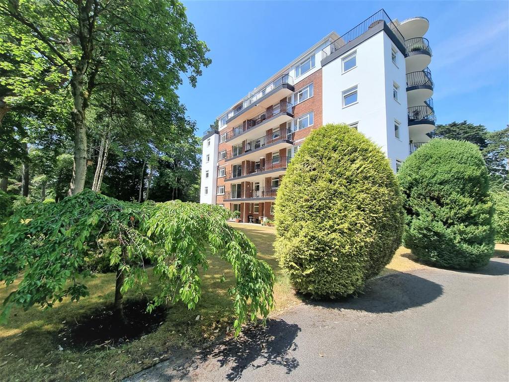 The Avenue, Poole BH13 2 bed apartment £1,750 pcm (£404 pw)