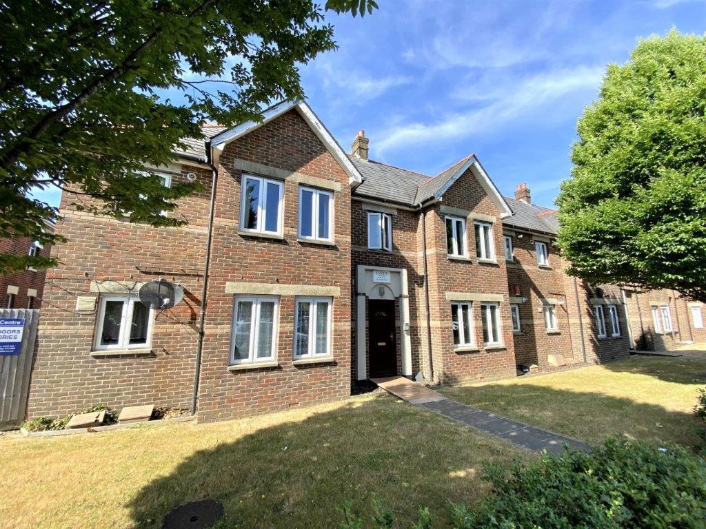 Ashley Road, Poole BH14 2 bed apartment £180,000