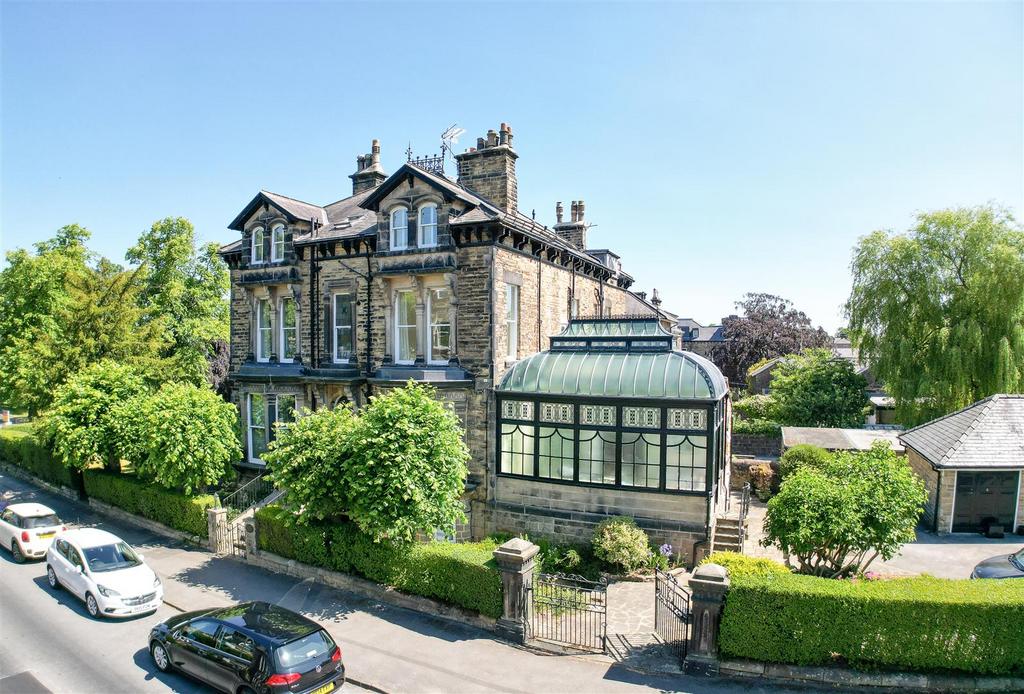 Park Avenue, Harrogate 2 bed apartment for sale £367,500