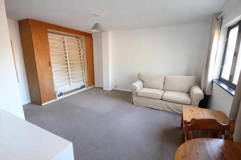 Studio to rent, Braybourne Drive, Isleworth, TW7