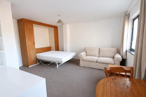 Studio to rent, Braybourne Drive, Isleworth, TW7