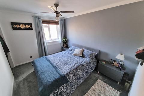 68 Chetnole Close, Poole, BH17 8BE