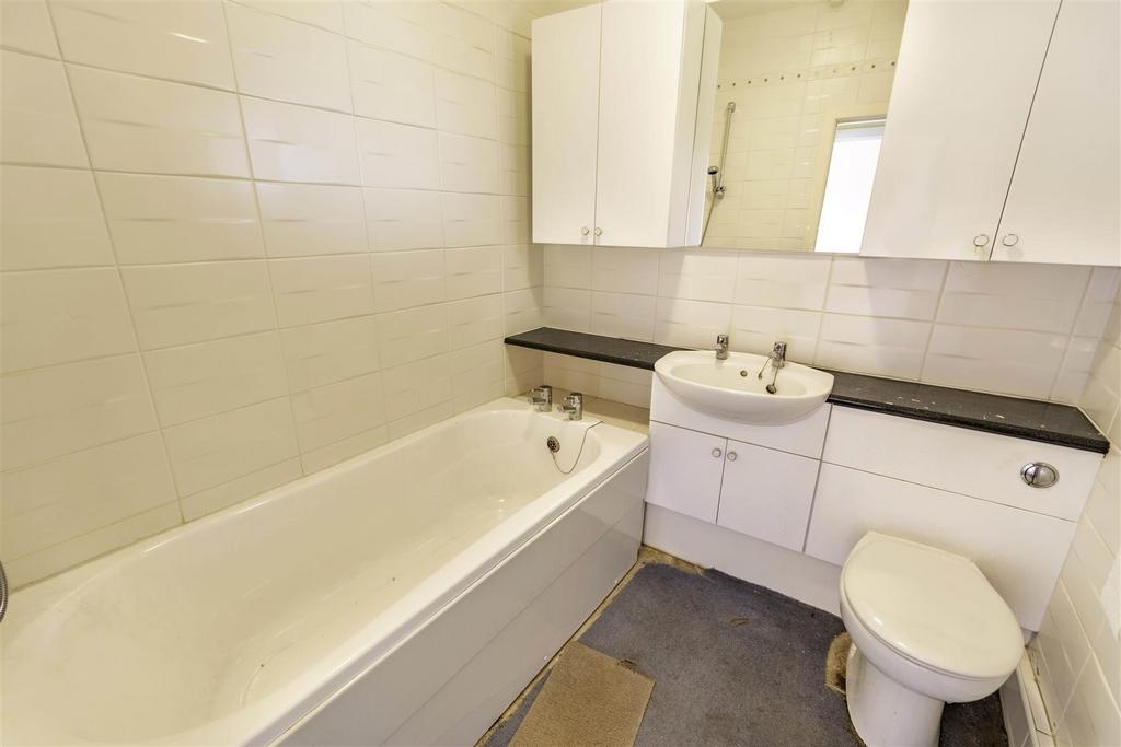 DSC 5455-HDR bathroom.jpg