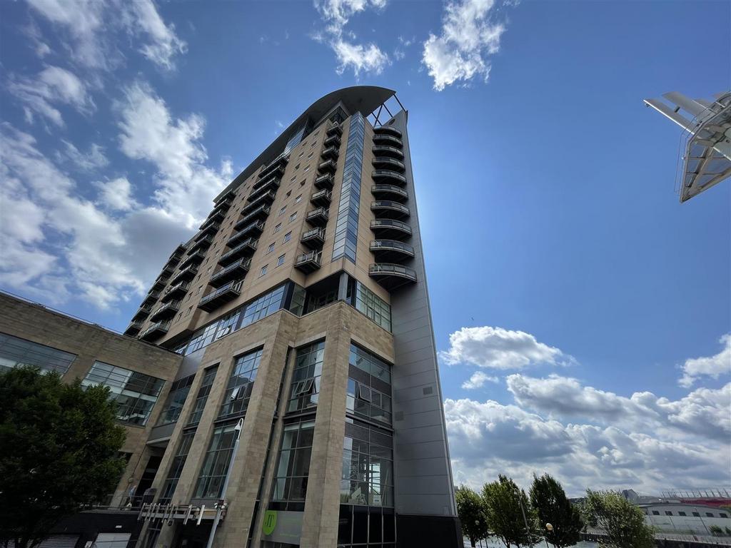 Imperial Point, Salford Quays 2 bed apartment for sale £445,000