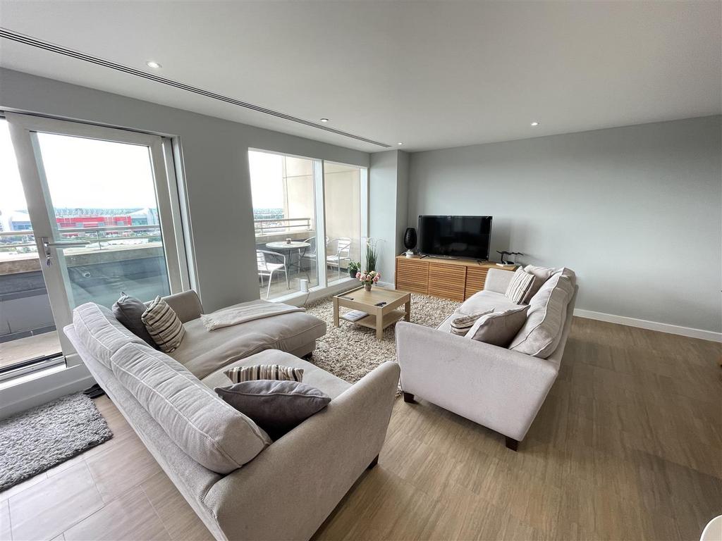 Imperial Point, Salford Quays 2 bed apartment £445,000