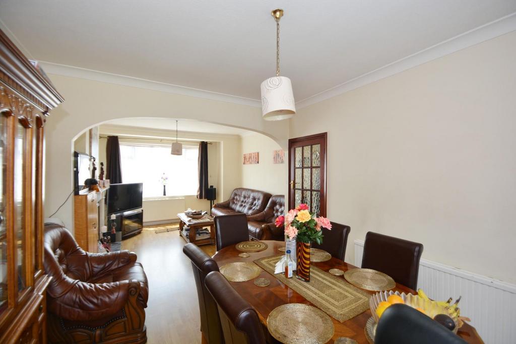 Tregenna Avenue, Harrow, HA2 8QP 3 bed semidetached house for sale £