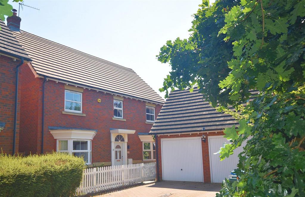 Whitebeam Close, Weston Turville HP22 6 bed detached house for sale £