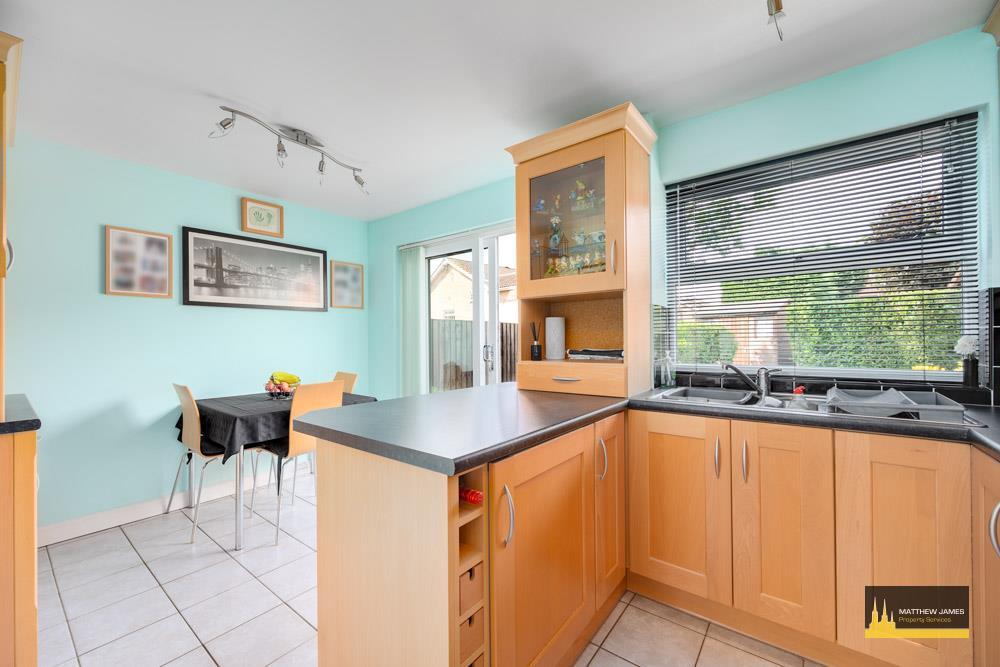 7 Stonefield Close-6.jpg