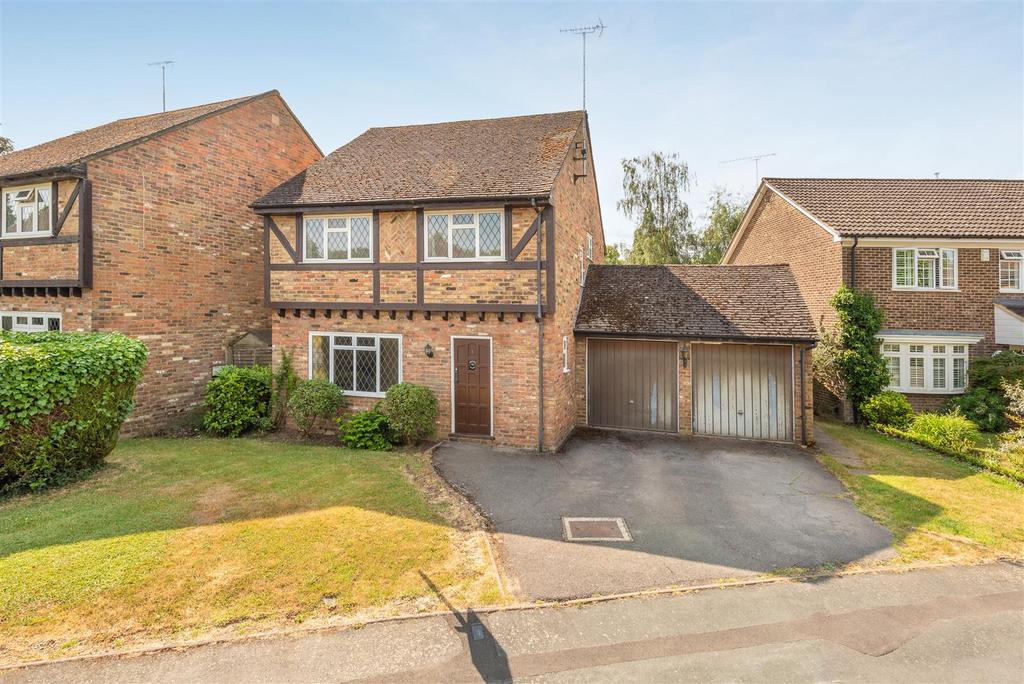 Chewter Lane, Windlesham 4 bed detached house £2,500 pcm (£577 pw)
