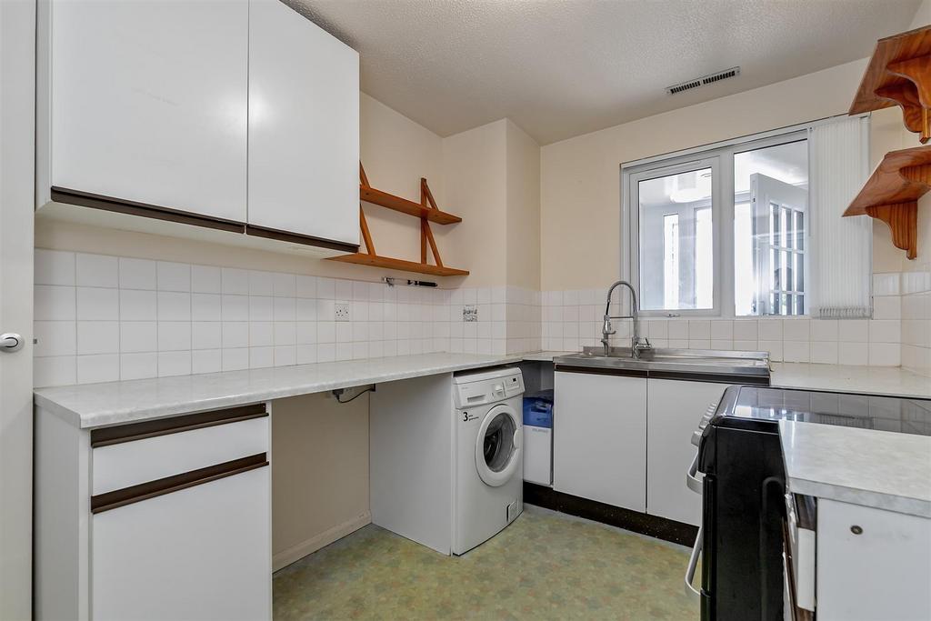 16 Hunt Close-16.jpg