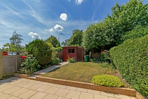 16 Hunt Close, St Albans, AL4 9JH