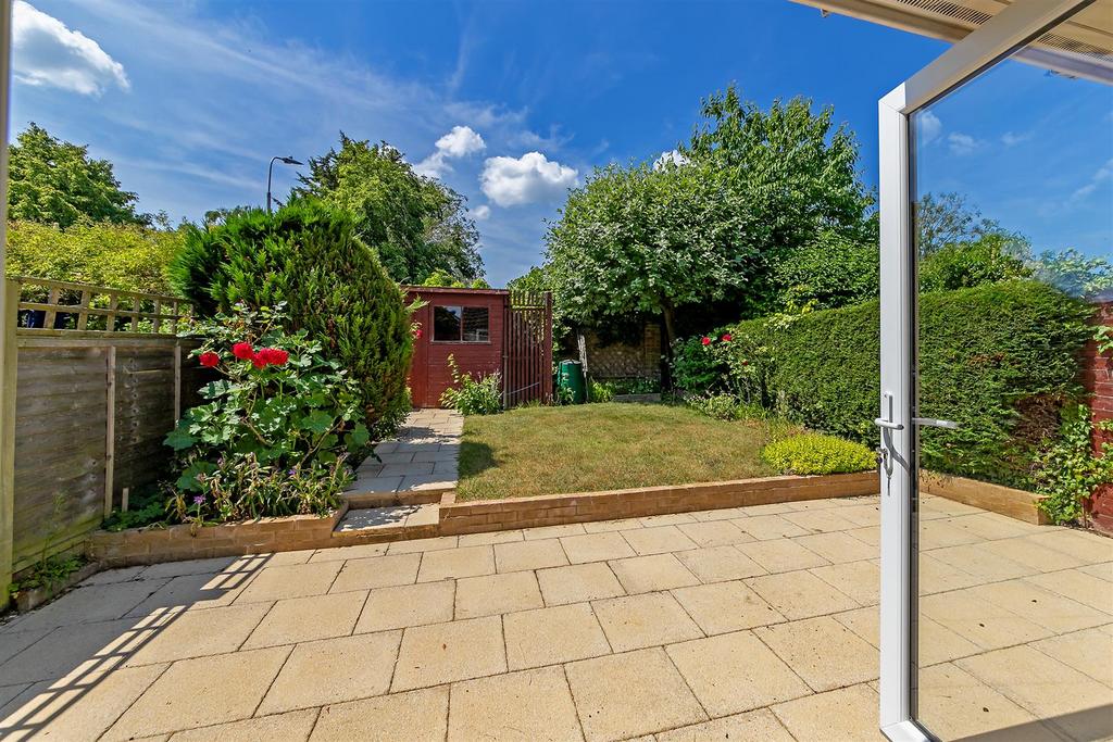 16 Hunt Close-22.jpg