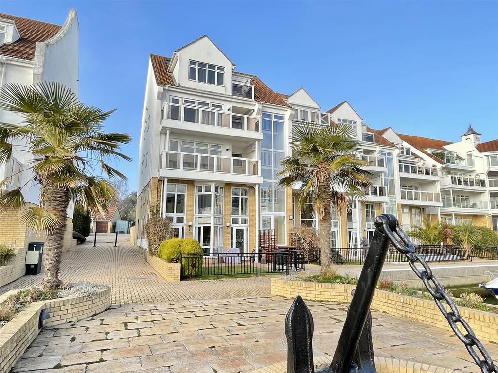 Lake Avenue, Poole BH15 2 bed apartment for sale £450,000