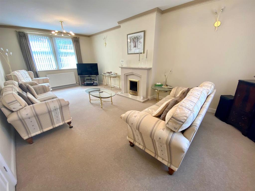 Lea Croft, Mirfield 5 bed detached house £495,000