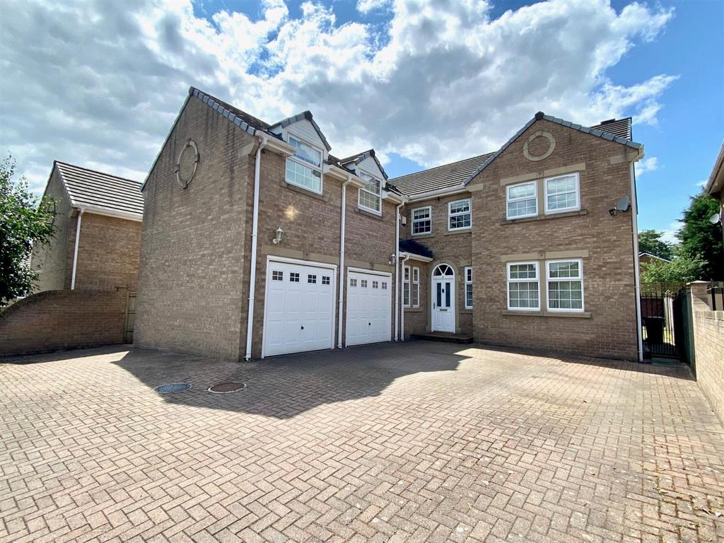 Lea Croft, Mirfield 5 bed detached house £495,000