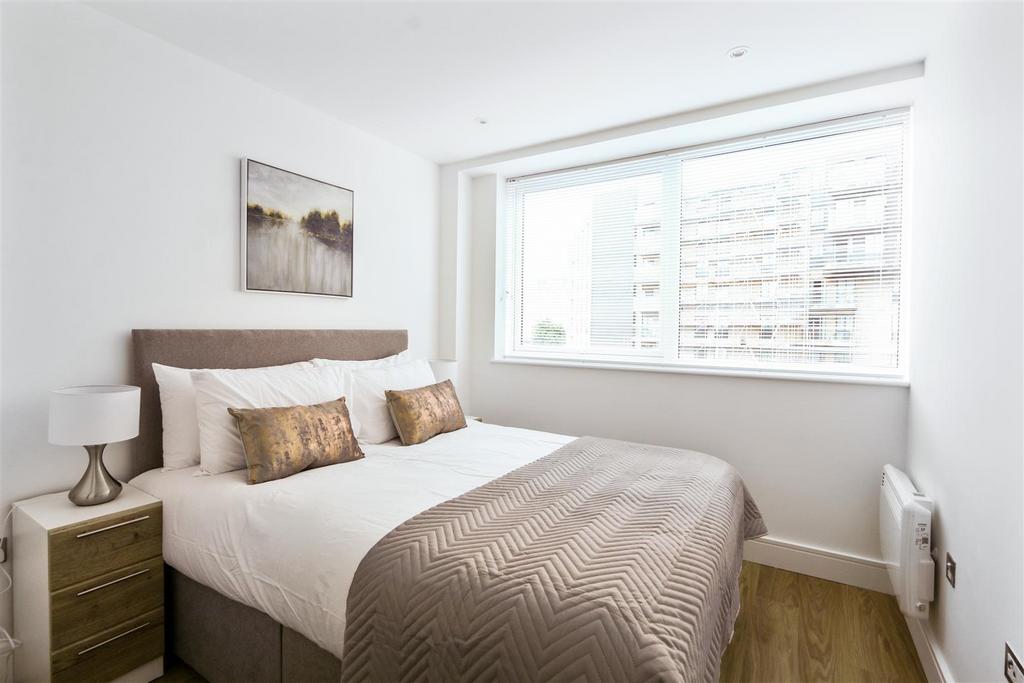 Papermill House, South Street, Romford 1 bed apartment £1,300 pcm (£300 pw)