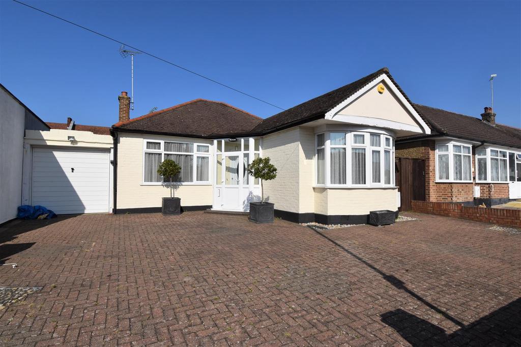 Sunnydene Avenue, Ruislip HA4 2 bed detached bungalow for sale - £675,000