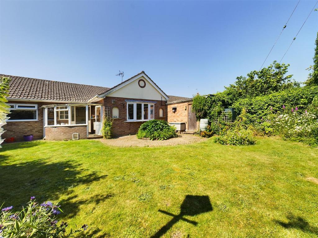 Orchard Close, Roughton, Norwich 2 bed detached bungalow for sale £
