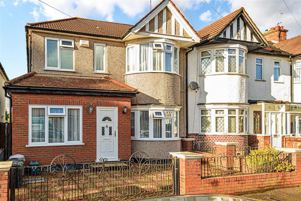 Seaton Gardens, Ruislip Manor HA4 3 bed house £699,950