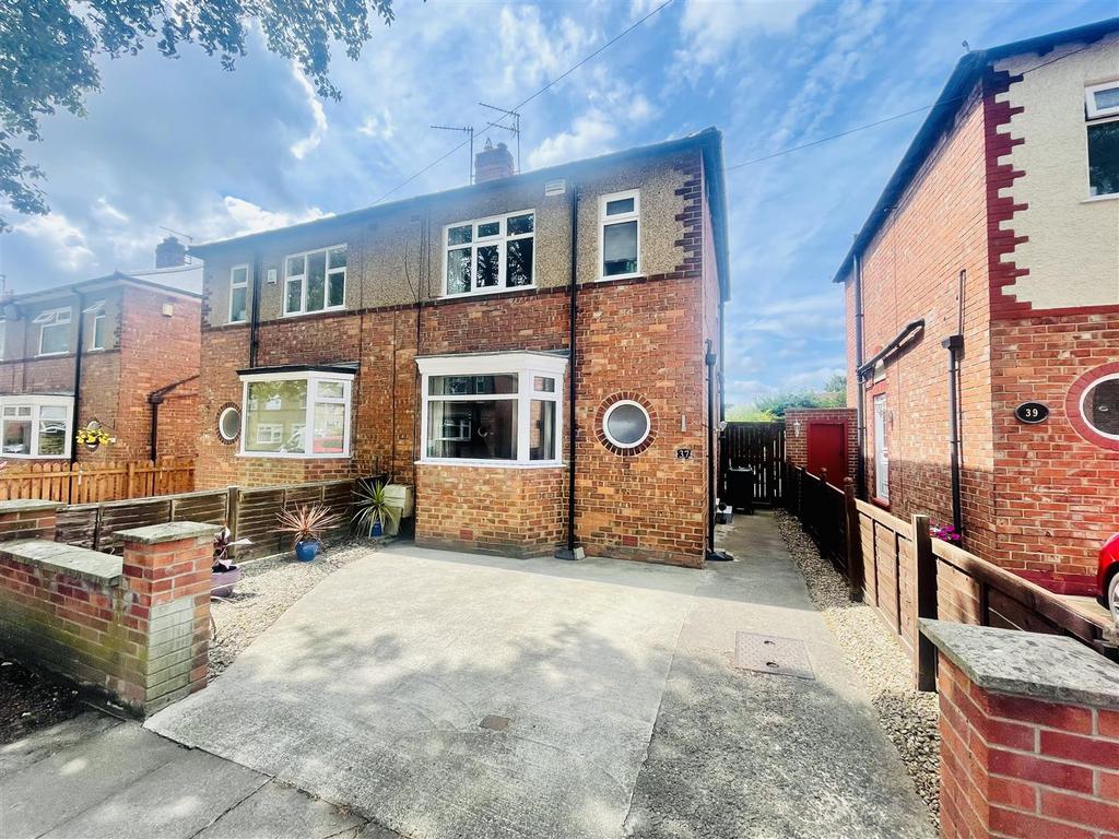 Westgate Crescent, Darlington 2 bed semidetached house for sale £118,000